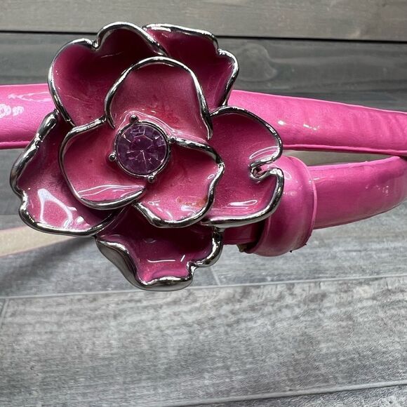 Vintage pink Leather Belt w flower buckle w stone in the middle. - Picture 2 of 8
